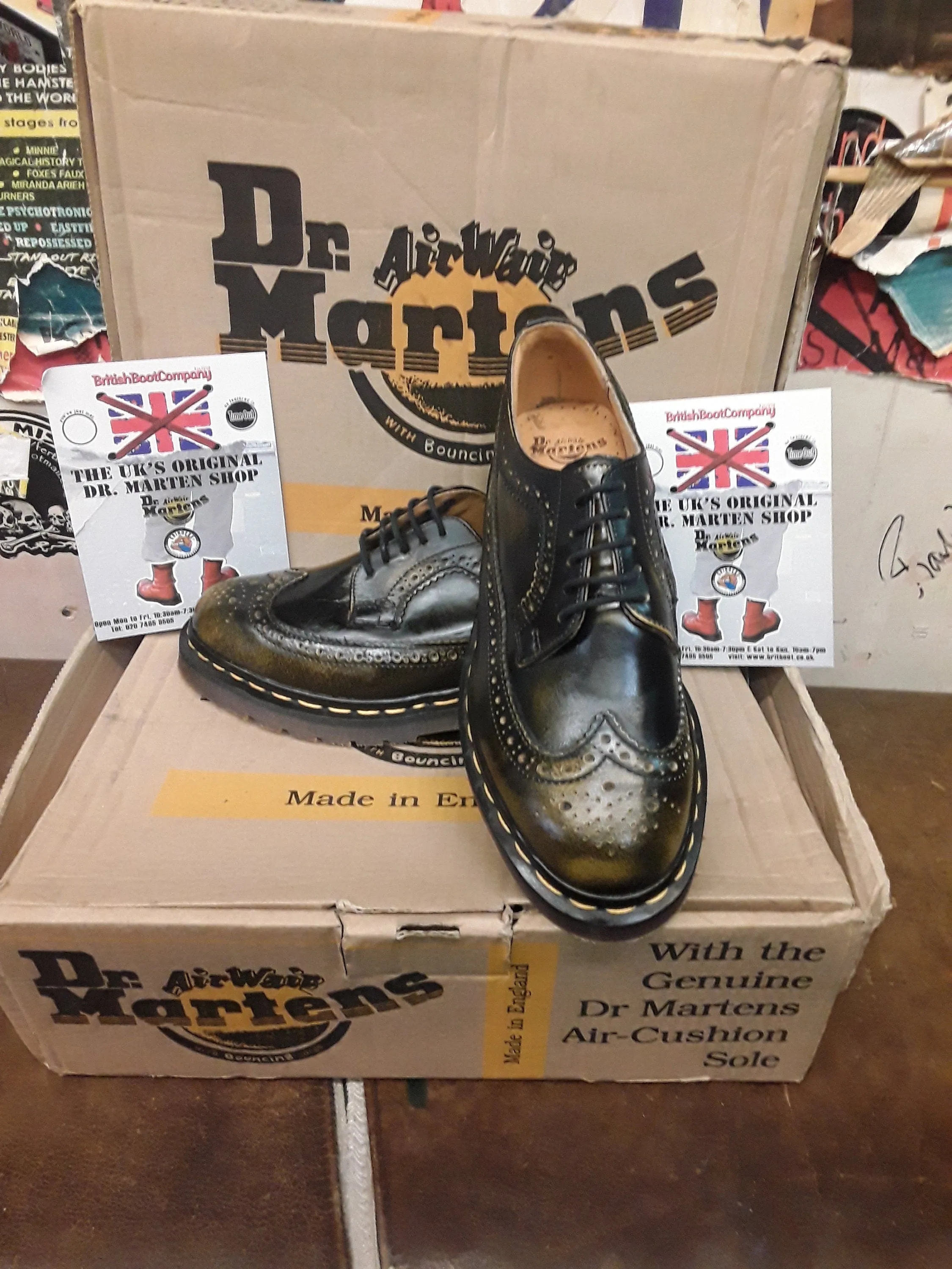 Dr Martens 3989 Made in England Yellow Rub Off Brogue Size 4