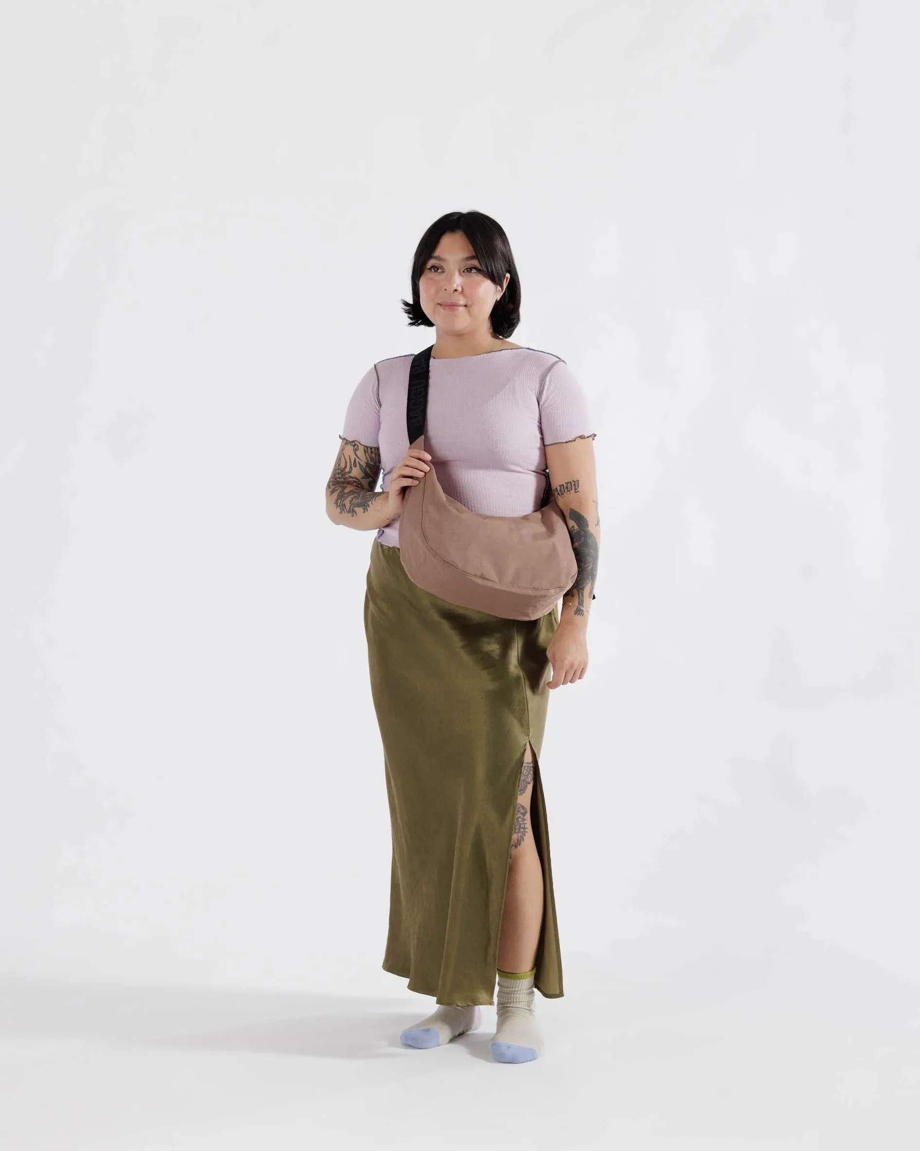 MEDIUM NYLON CRESCENT BAG | Cocoa - BAGGU