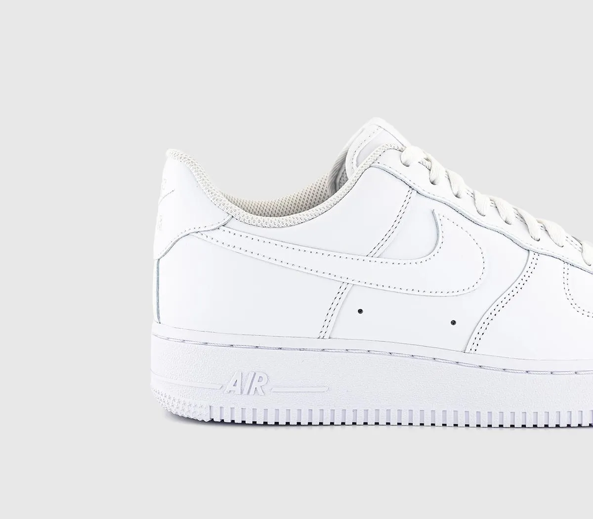 Nike Air Force 1 07 Trainers M White