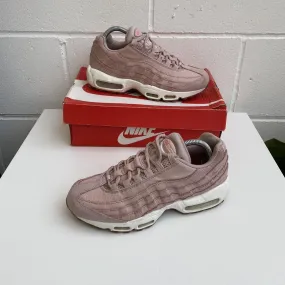 Nike Air Max 95 Trainers In Pink W/ Gumsole