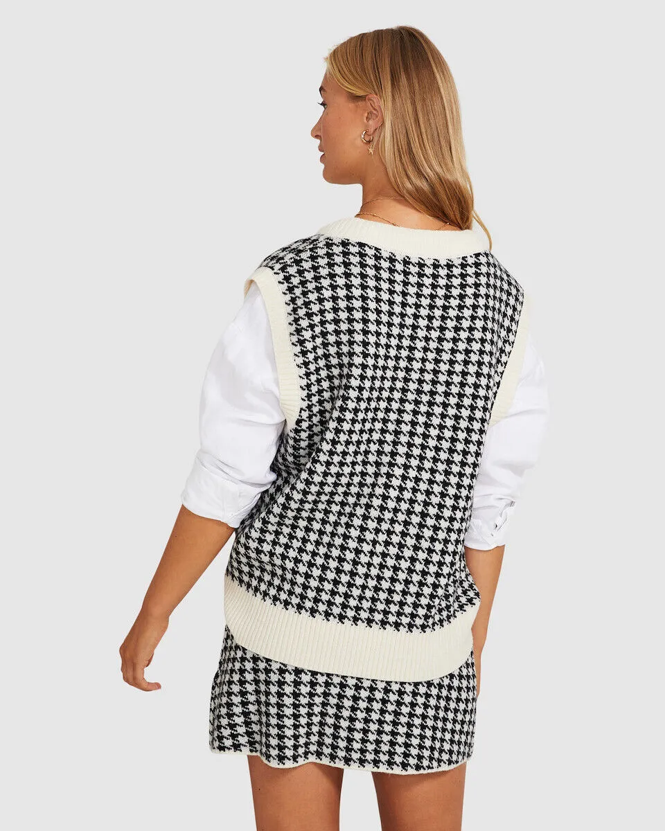 Subtitled Dilan Houndstooth Vest Black/White